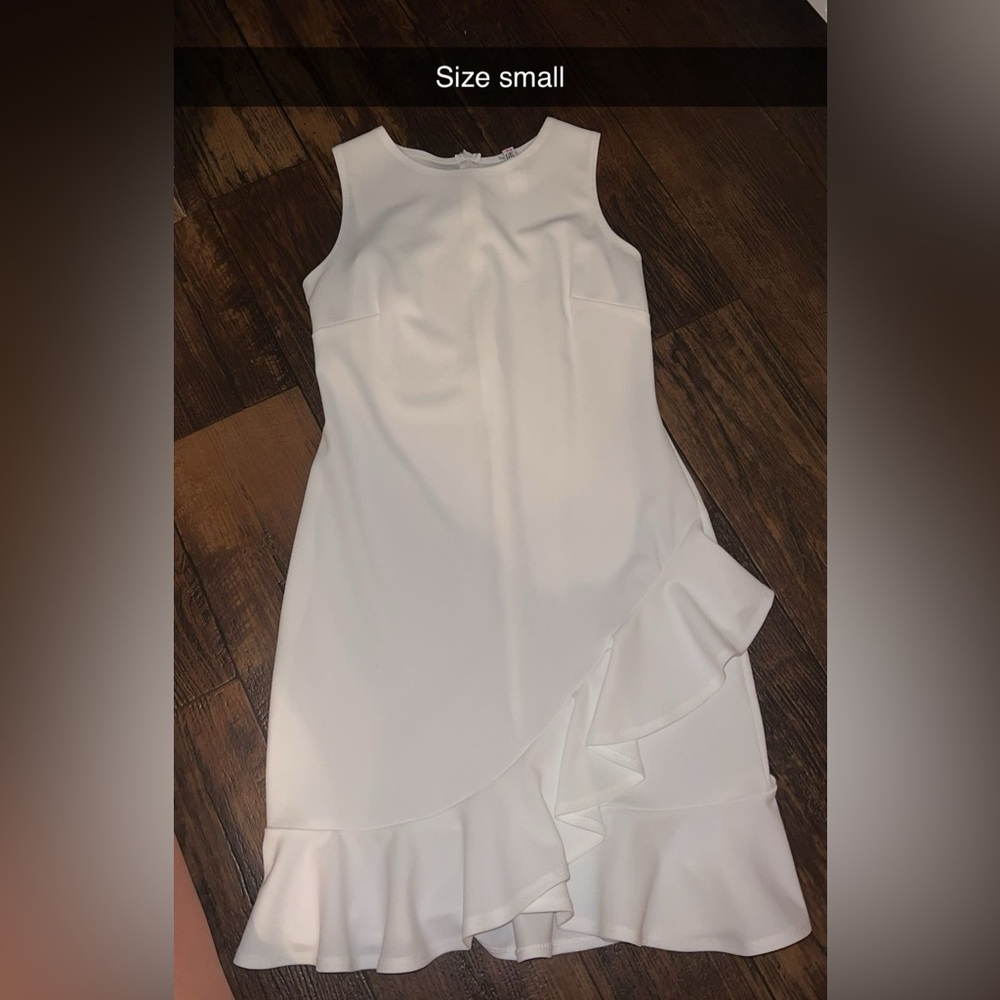 Elegant White Sleeveless Dress